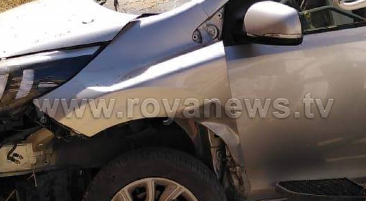 اصابة شخص بتدهور مركبة في وادي موسى - صور