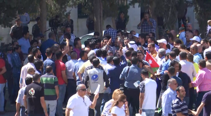 هذا ماحدث مع "رؤيا" بمجمع النقابات في عمان "والمعلمين " تعتذر
