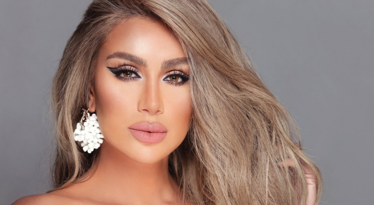 مايا دياب تشارك بمظاهرات لبنان على طريقتها -فيديو