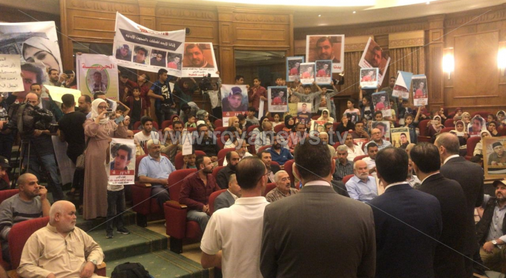 وزير الخارجية يلتقي أهالي المعتقلين الأردنيين في سجون الاحتلال