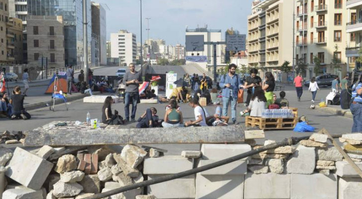 اللبنانيون يواصلون احتجاجاتهم المطالبة برحيل حكومة سعد الحريري