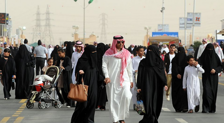السعودية.. مخالفات الذوق العام تدخل حيز التنفيذ