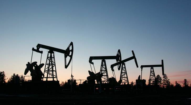 الإمارات تؤكد التزامها بخفض انتاج النفط