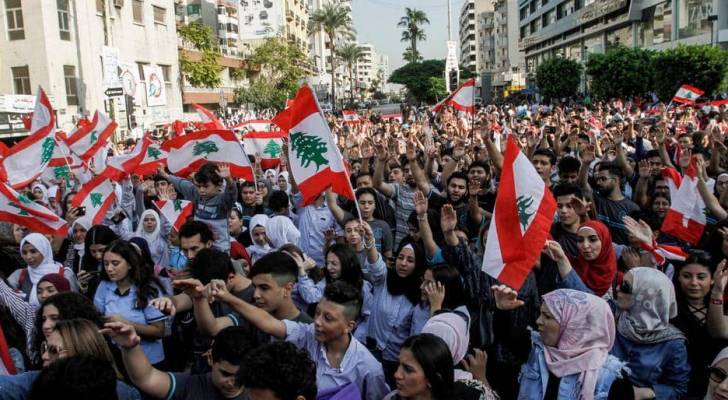 لبنان.. الطلاب ينضمون للاحتجاجات وإغلاق المرافق يتجدد