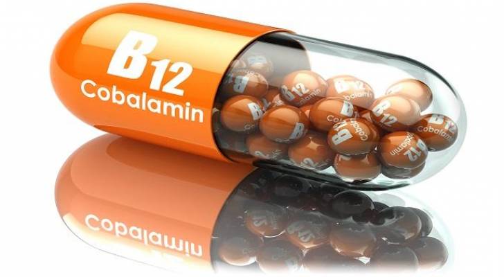 علامات "غريبة" تدل على نقص فيتامين B12 في الجسم