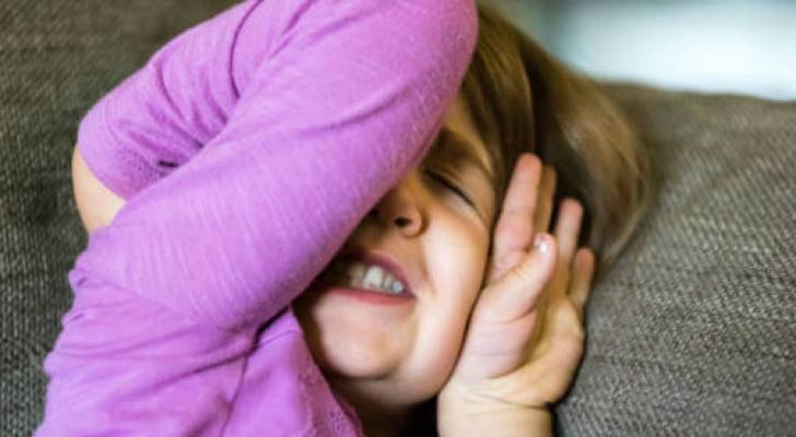 أنواع تشنجات الأطفال وطريقة تشخيصها.. فيديو