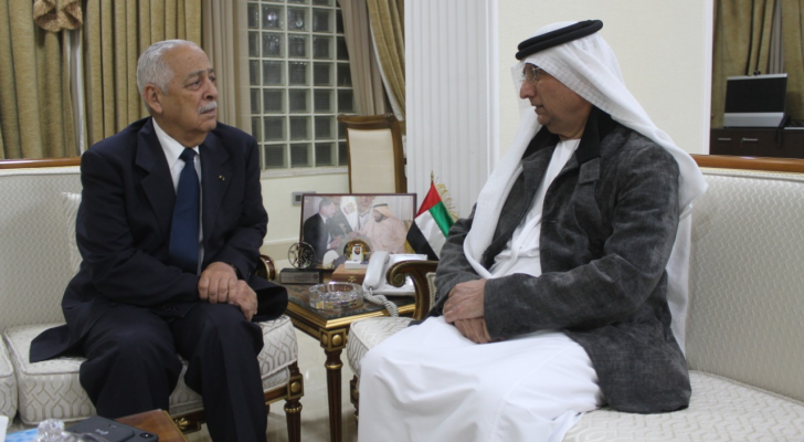 مندوبا عن الملك، العيسوي يعزي في السفارة الإماراتية في عمان بوفاة الشيخ سلطان بن زايد