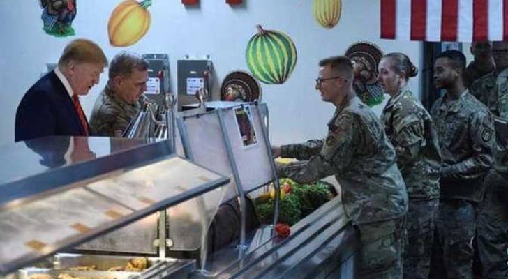 ترمب يقدم الطعام لجنوده في أفغانستان.. فيديو