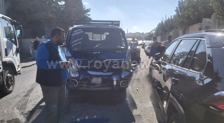 حادث تصادم بين مركبتين في المقابلين بعمان