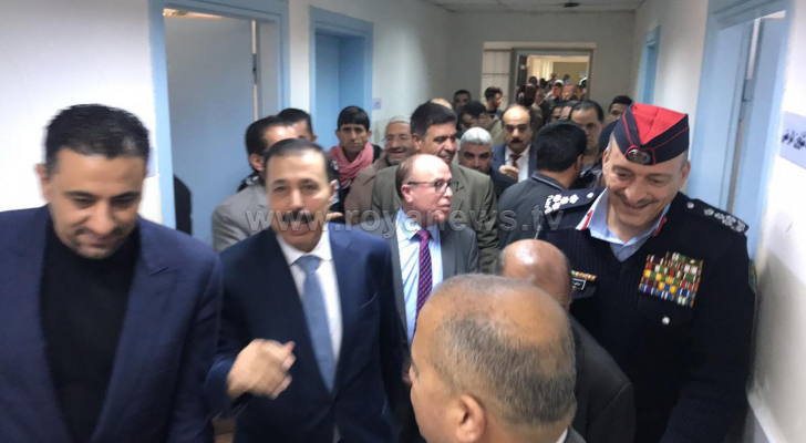 وزير التربية يطمئن على الطلبة المصابين بحريق مدرسة في الرمثا