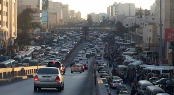 أمانة عمان تعيد ترتيب الحركة المرورية على دوار صويلح