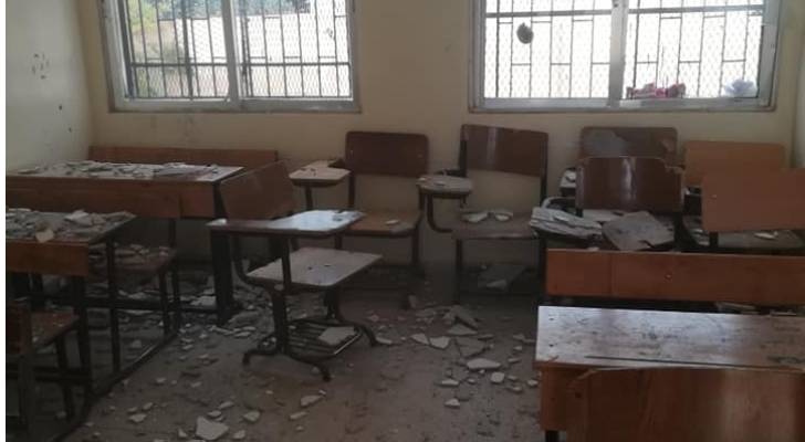 سقوط أجزاء من قصارة بغرف صفية بمدرسة سما السرحان - صور