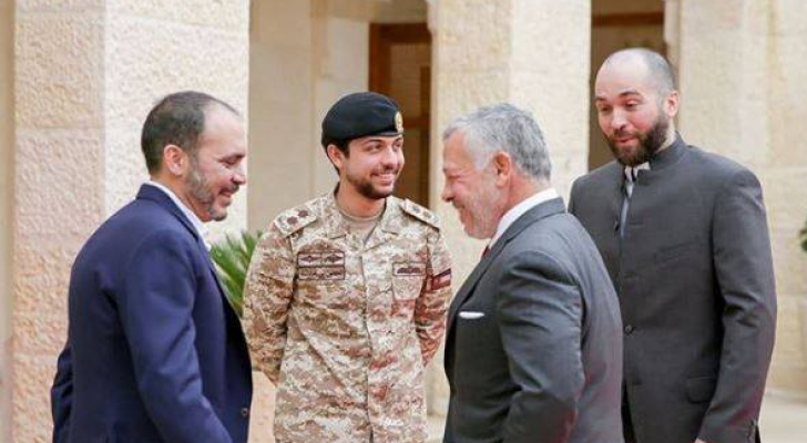 جلالة الملك وأصحاب السمو الامراء في قصر الحسينية