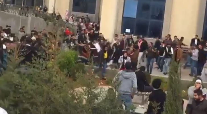 مشاجرة بين عدد من الطلبة في الجامعة الاسلامية
