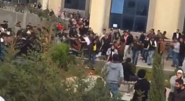 مشاجرة بين عدد من الطلبة في الجامعة الاسلامية