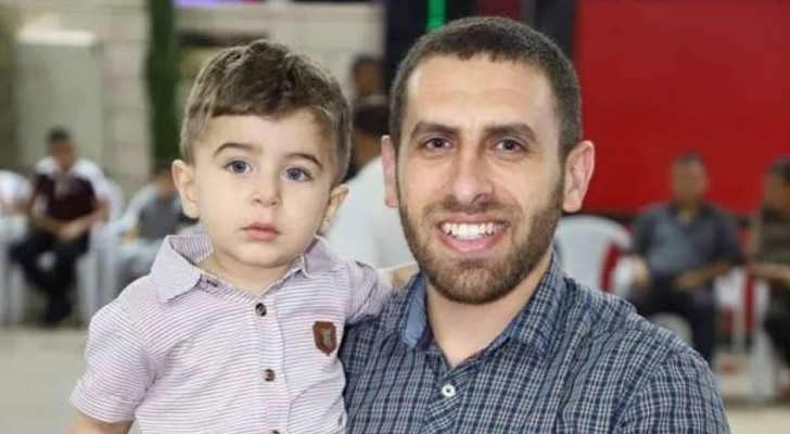 الاسير في سجون الاحتلال عز الدين فريحات وابنه