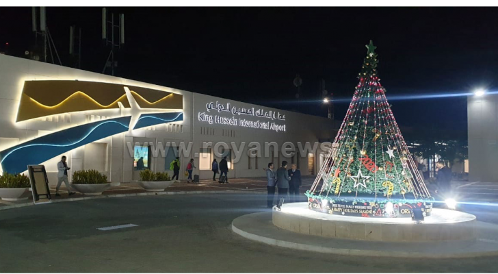 اضاءة شجرة عيد الميلاد في مطار الملك الحسين الدولي بالعقبة