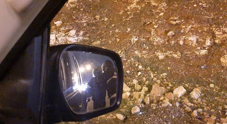 فتاة أردنية نفذ "بنزين مركبتها" على طريق المطار.. وهكذا "فزع" لها رجال الأمن