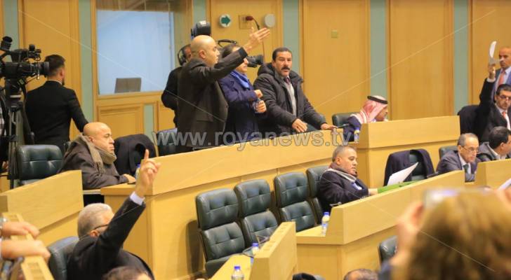 النواب يؤجل جلسة رقابية لمناقشة اتفاقية الغاز بناء على طلب الرزاز - فيديو