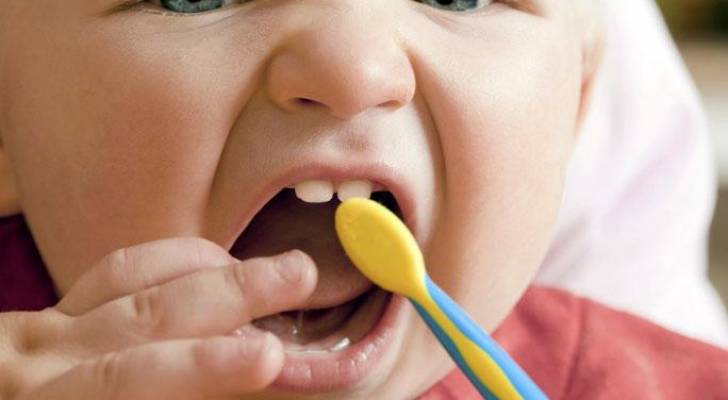 ما هو السن الأنسب للبدء بتنظيف أسنان الأطفال؟