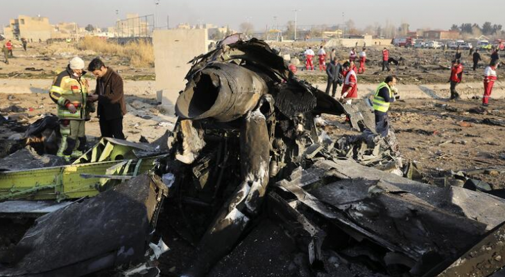 جزء من الطائرة الأوكرانية التي تحطمت في إيران