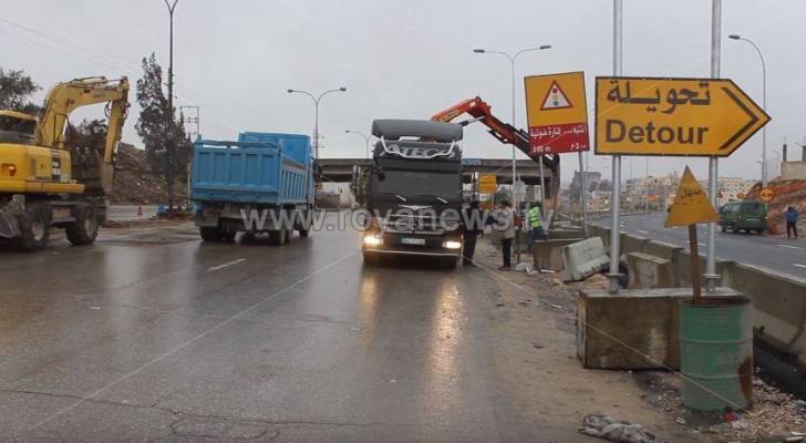 الأشغال تستكمل التحويلات المرورية لتقاطع طريق عمان - الزرقاء