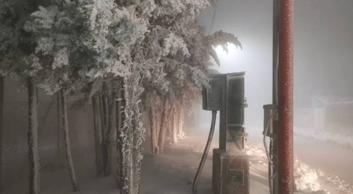 تساقطات ثلجية وتراكمات في لواء البتراء والطيبة في جنوب الأردن.. فيديو