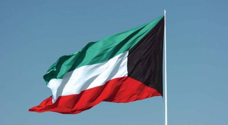 الكويت تنهي خدمات آلاف الوافدين