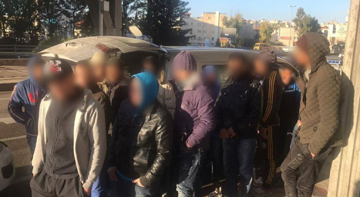 ضبط باص بحمولة ركاب زائدة في عمان