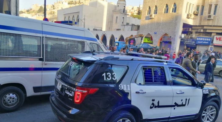 مشاجرة واسعة بوسط عمان وأزمة خانقة والأمن يتدخل