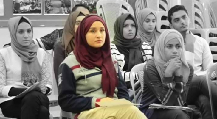 صورة متداولة تظهر فيها المرحومة قمر الجعبة