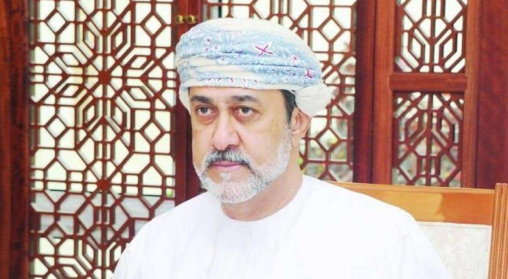 سيتم استبدال كلمات تمدح السلطان قابوس