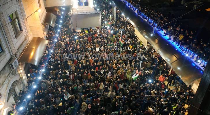 الآلاف يصلون الفجر في مساجد فلسطين ويبتهلون لتحرير الأقصى - فيديو وصور