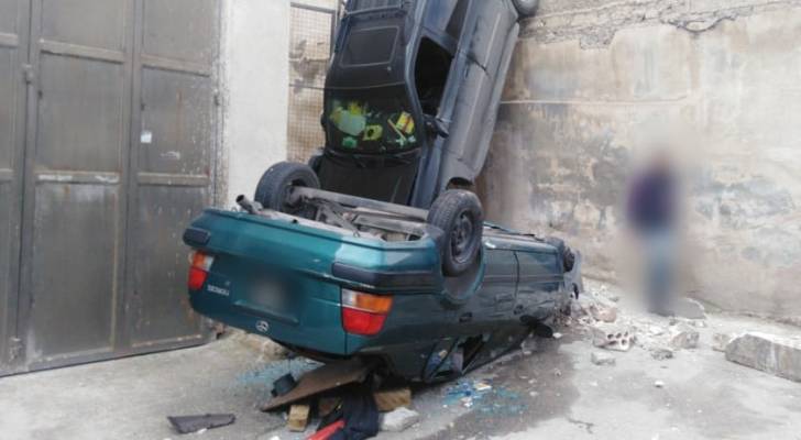 حادث تصادم وسقوط لمركبتين في ماركا - صور