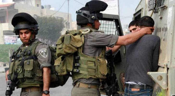 قوات الاحتلال تعتقل 27 فلسطينيا بينهم فتية ووالد شهيد