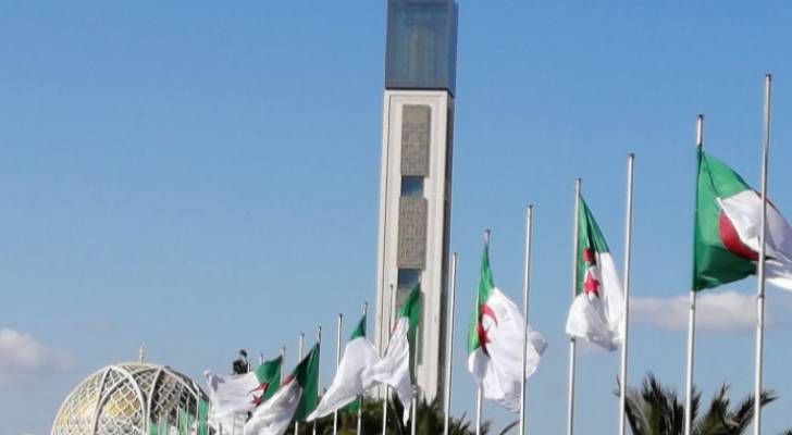 الإدعاء الجزائري يطالب بأحكام قاسية بحق مسؤولين سابقين ورجال أعمال