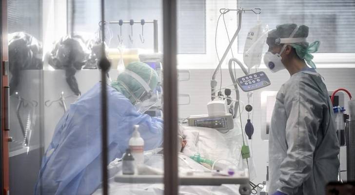 الإمارات تسجل أول وفاتين بفيروس كورونا