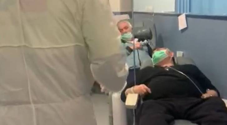 ملقون على الأرض بسبب كورونا.. فيديو لمشاهد صعبة في مستشفيات إسبانيا