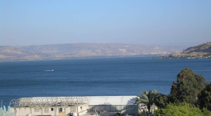 لماذا قرر الاحتلال فتح قناة من بحيرة طبريا لضخ المياه الى الاردن