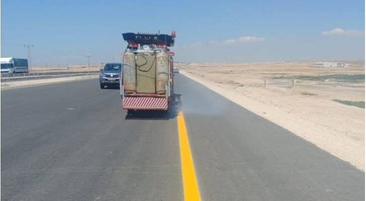 القبض على سائق مركبة شحن أغلق الطريق الصحراوي بسبب خلاف على دور التحميل