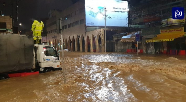 حفاظا على ممتلكاتهم من الغرق