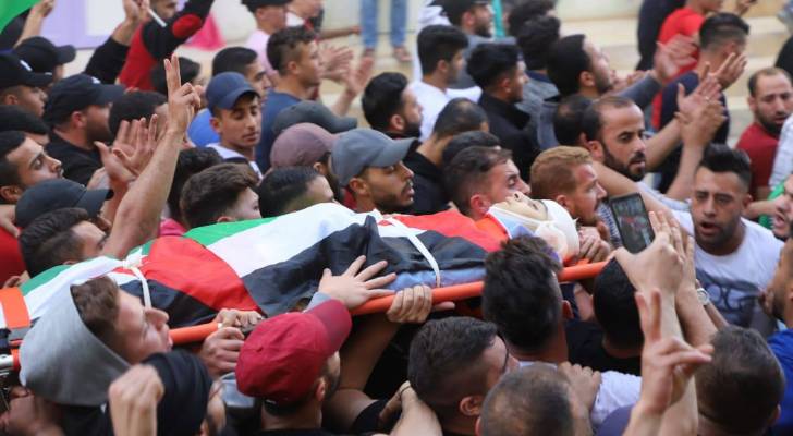 الفلسطينيون يشيعون جثمان الشهيد الطفل قيسية - صور