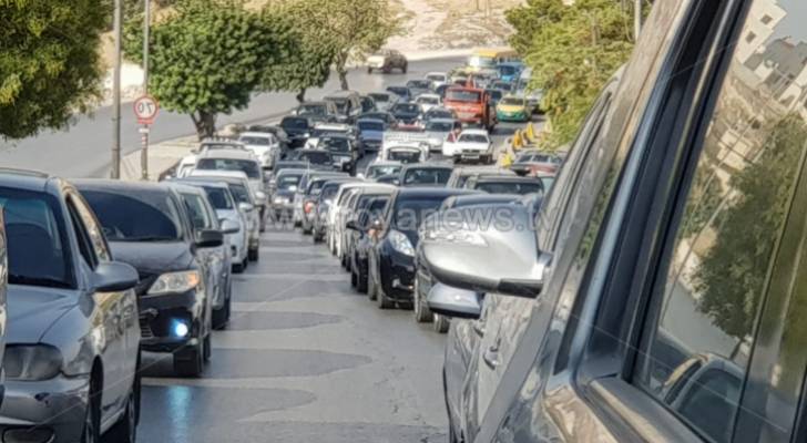 "الازدحامات المرورية الخانقة" تغطي شوارع العاصمة عمان.. خرائط