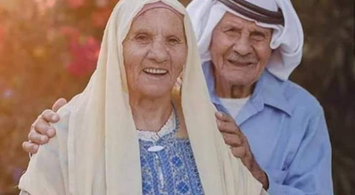 زوجان فلسطينيان يحتفلان بعيد زواجهما الـ 60 .. صور