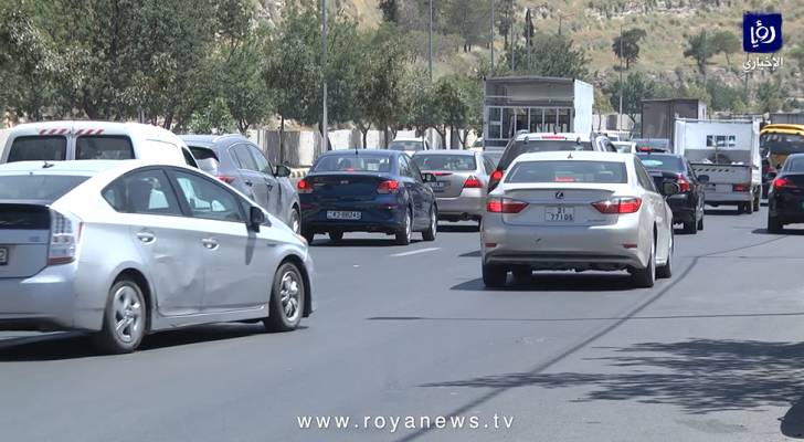 التحويلات الجديدة بين عمّان والزرقاء تتسبب بأزمات سير خانقة.. فيديو