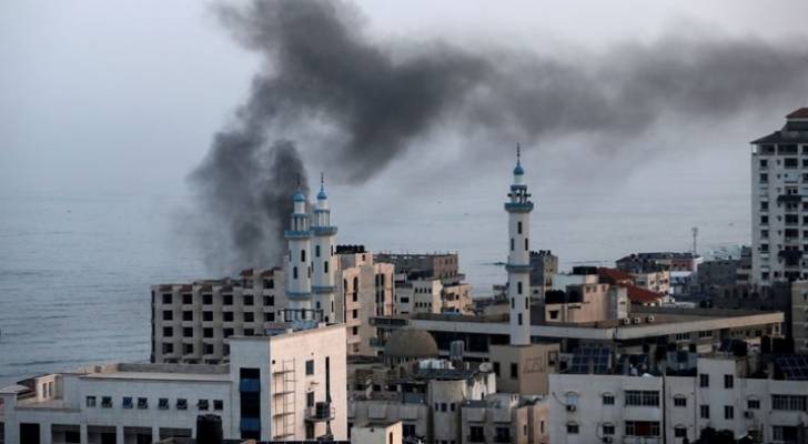الاحتلال يقصف مناطق بقطاع غزة