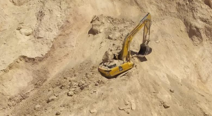 إصابة شخص بانهيار اتربه عليه داخل احدى الكسارات في الزرقاء