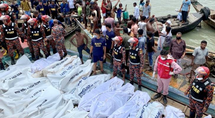 غرق عبارة في بنغلادش يوقع 23 قتيلا