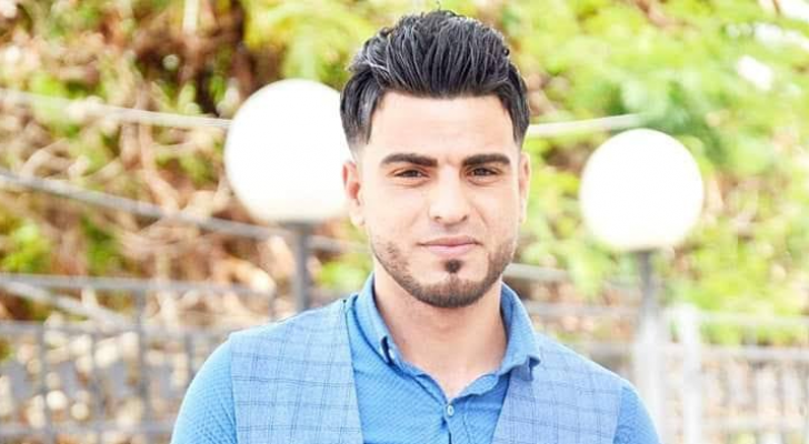 الشاب سليمان العجوري في العشرينات من العمر