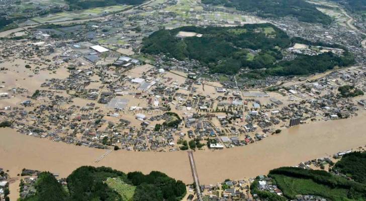تواصل عمليات الإنقاذ إثر فياضانات أودت بالعشرات في اليابان